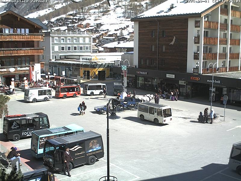 Archiv Foto Webcam Zermatt Bahnhofplatz