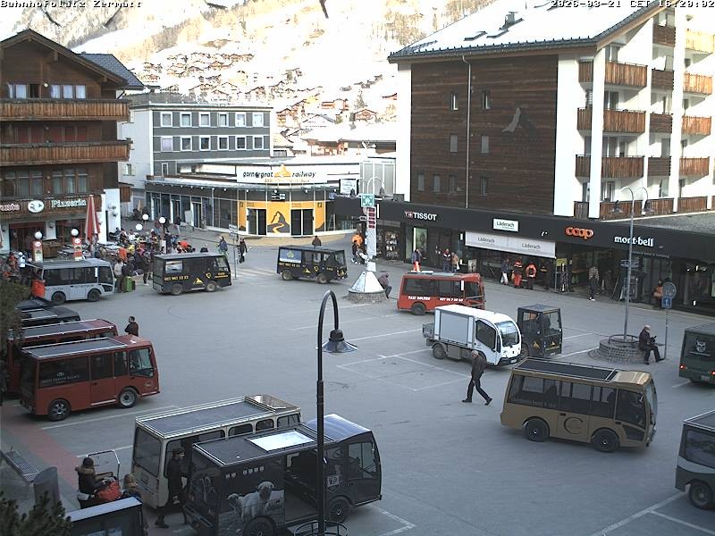 Archiv Foto Webcam Zermatt Bahnhofplatz