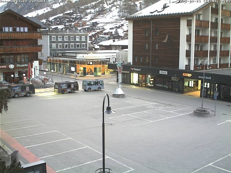 Archiv Foto Webcam Zermatt Bahnhofplatz