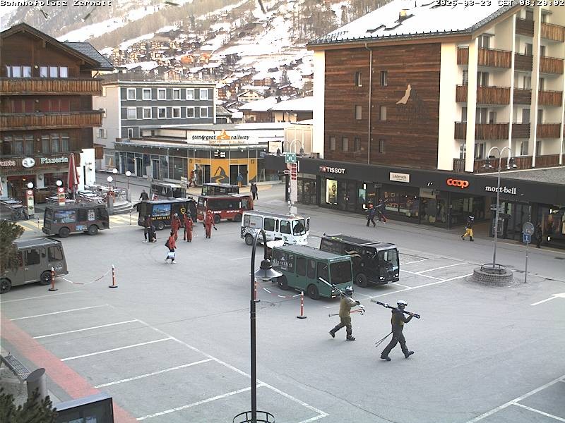 Archiv Foto Webcam Zermatt Bahnhofplatz