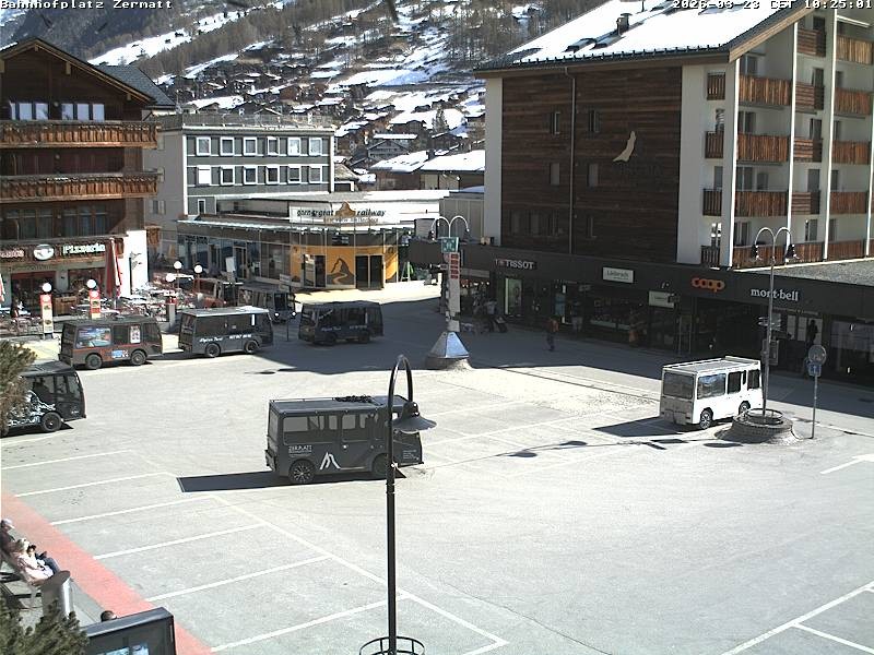 Archiv Foto Webcam Zermatt Bahnhofplatz