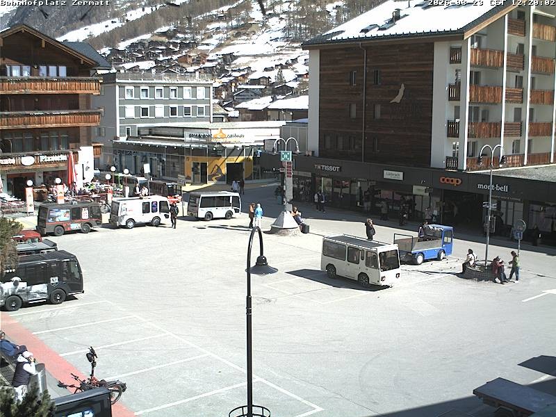 Archiv Foto Webcam Zermatt Bahnhofplatz