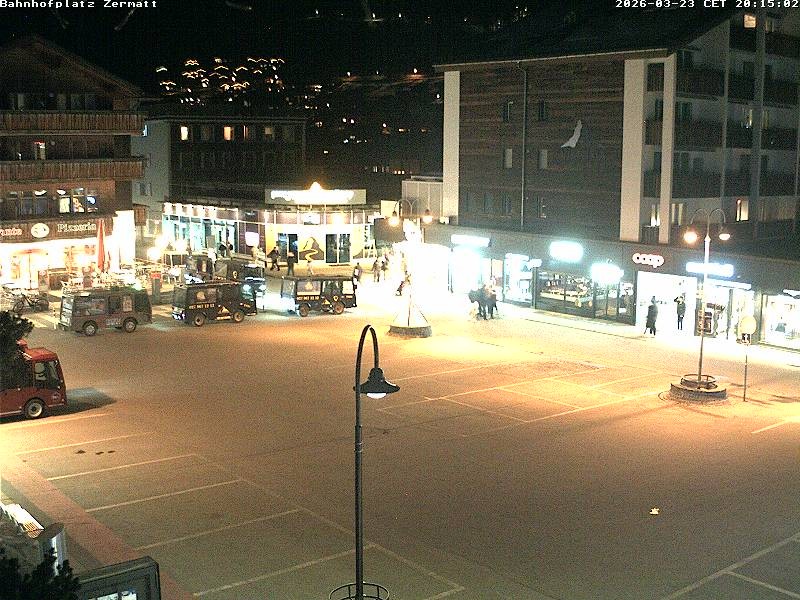 Archiv Foto Webcam Zermatt Bahnhofplatz