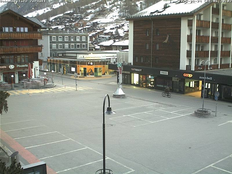 Archiv Foto Webcam Zermatt Bahnhofplatz