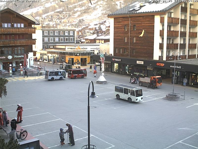 Archiv Foto Webcam Zermatt Bahnhofplatz