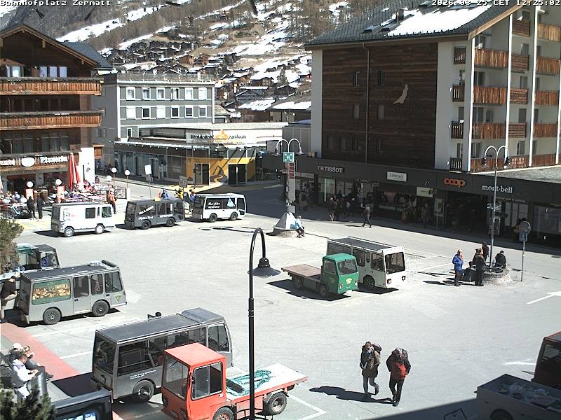 Archiv Foto Webcam Zermatt Bahnhofplatz