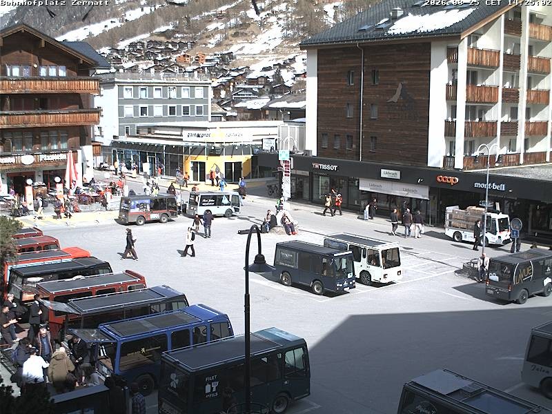 Archiv Foto Webcam Zermatt Bahnhofplatz