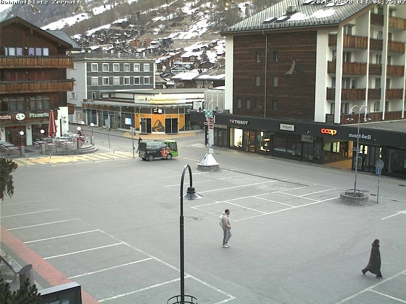 Archived image Webcam Zermatt Railway station