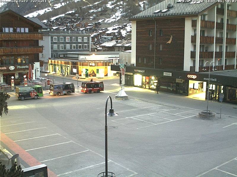 Archiv Foto Webcam Zermatt Bahnhofplatz