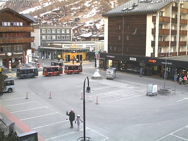 Archiv Foto Webcam Zermatt Bahnhofplatz