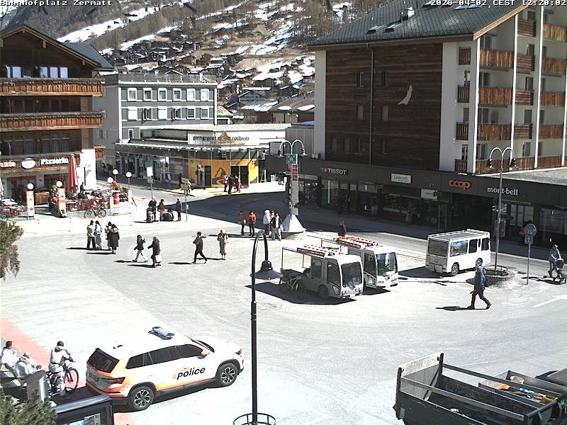 Archiv Foto Webcam Zermatt Bahnhofplatz