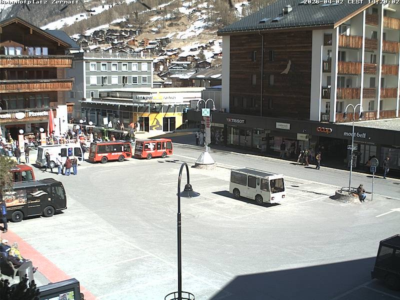 Archiv Foto Webcam Zermatt Bahnhofplatz