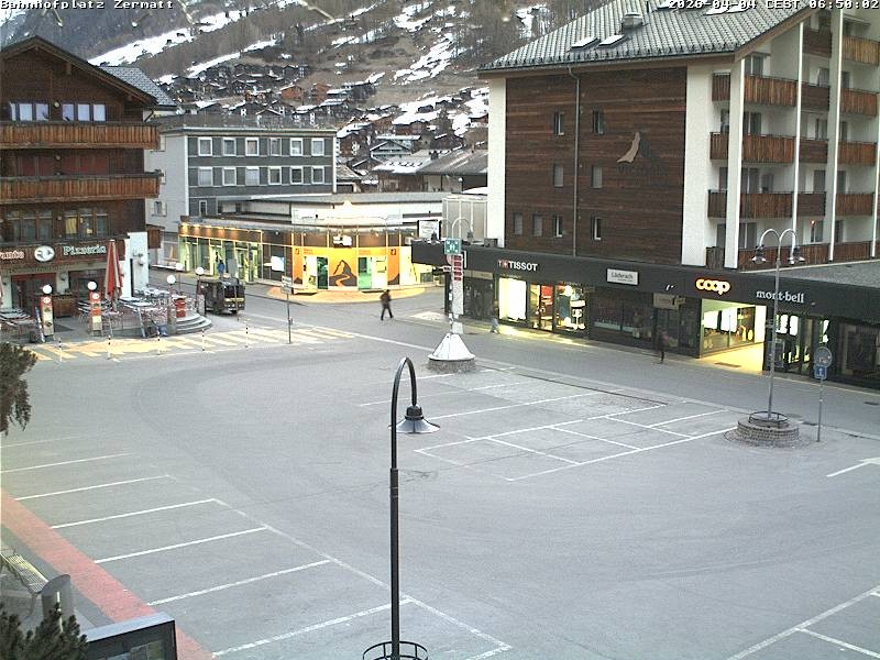 Archiv Foto Webcam Zermatt Bahnhofplatz
