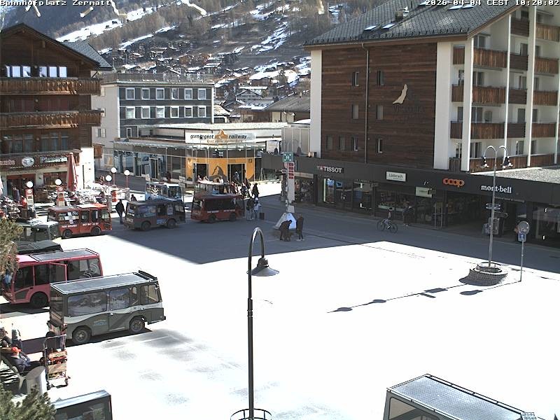 Archiv Foto Webcam Zermatt Bahnhofplatz