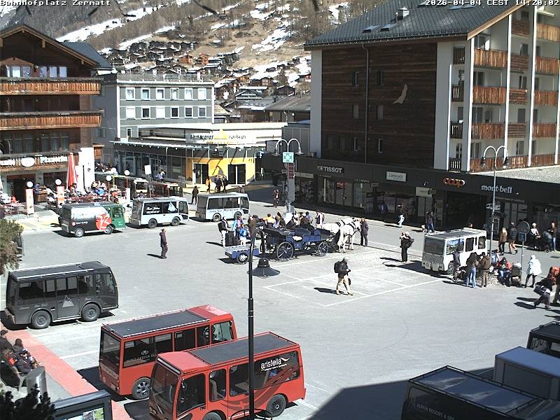 Archiv Foto Webcam Zermatt Bahnhofplatz