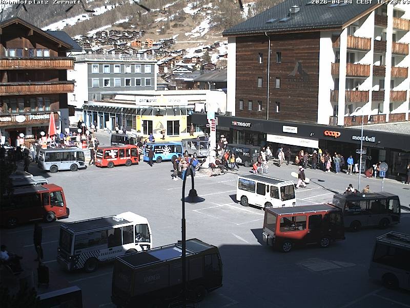 Archiv Foto Webcam Zermatt Bahnhofplatz