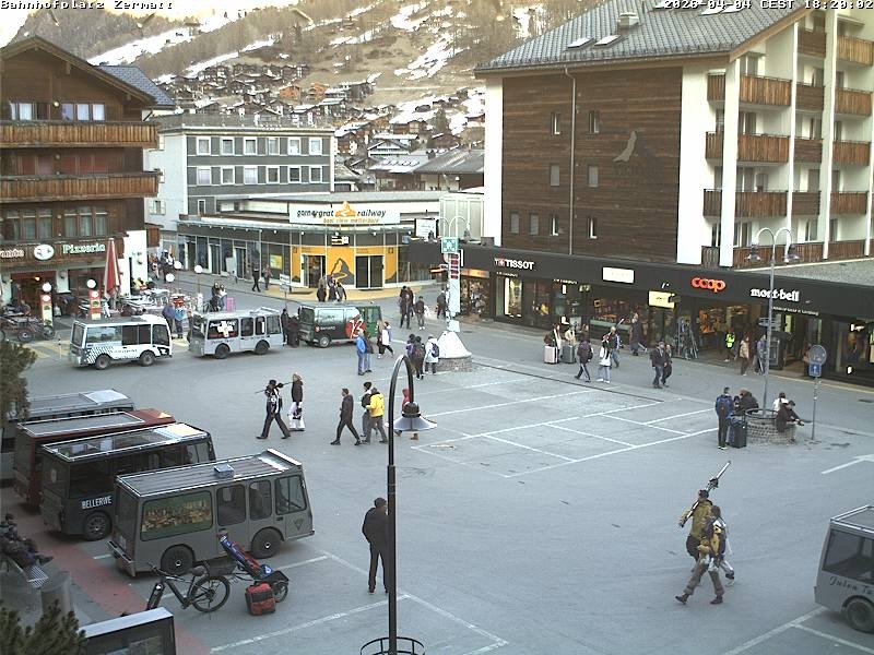 Archiv Foto Webcam Zermatt Bahnhofplatz