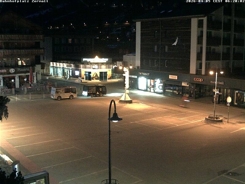 Archiv Foto Webcam Zermatt Bahnhofplatz