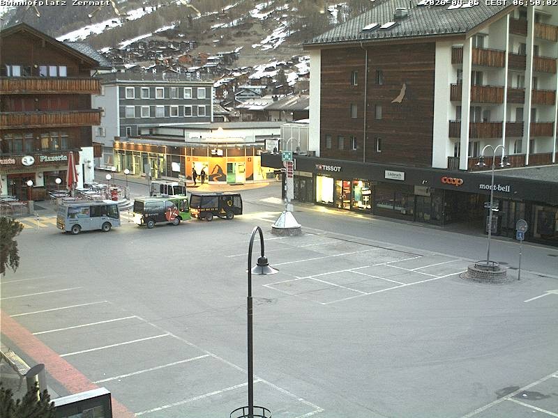 Archiv Foto Webcam Zermatt Bahnhofplatz