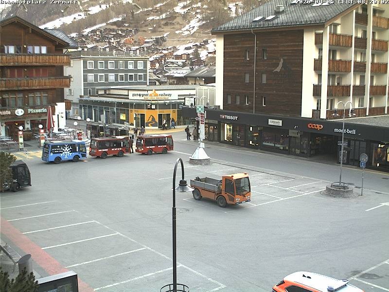 Archiv Foto Webcam Zermatt Bahnhofplatz