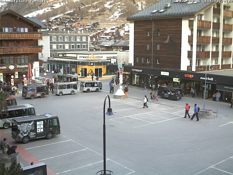 Archiv Foto Webcam Zermatt Bahnhofplatz