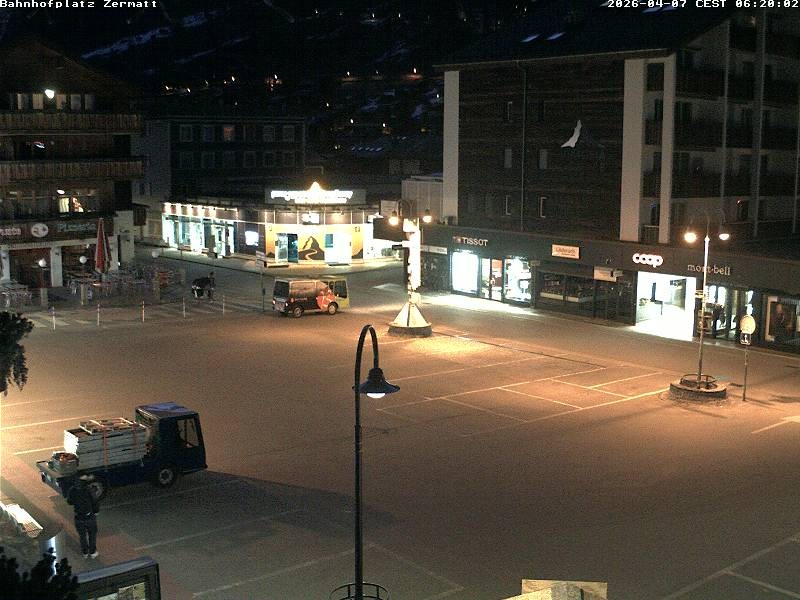 Archiv Foto Webcam Zermatt Bahnhofplatz