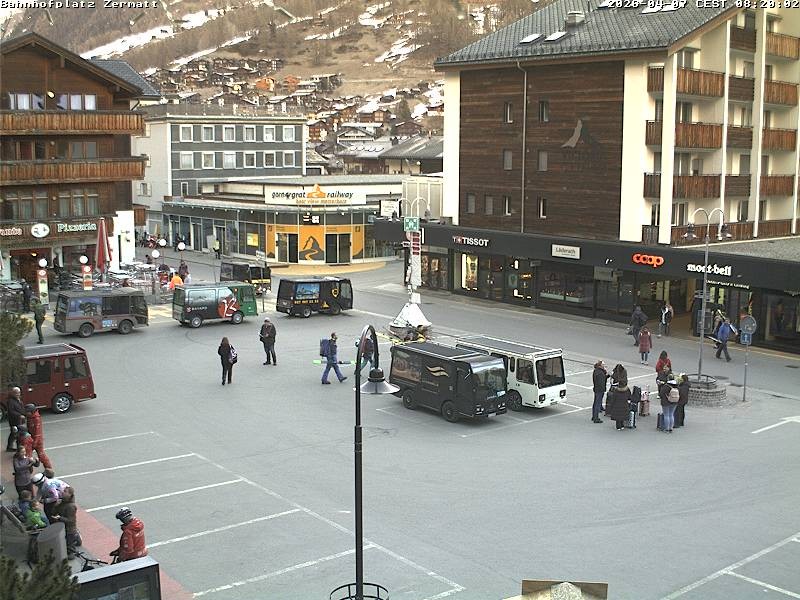 Archiv Foto Webcam Zermatt Bahnhofplatz