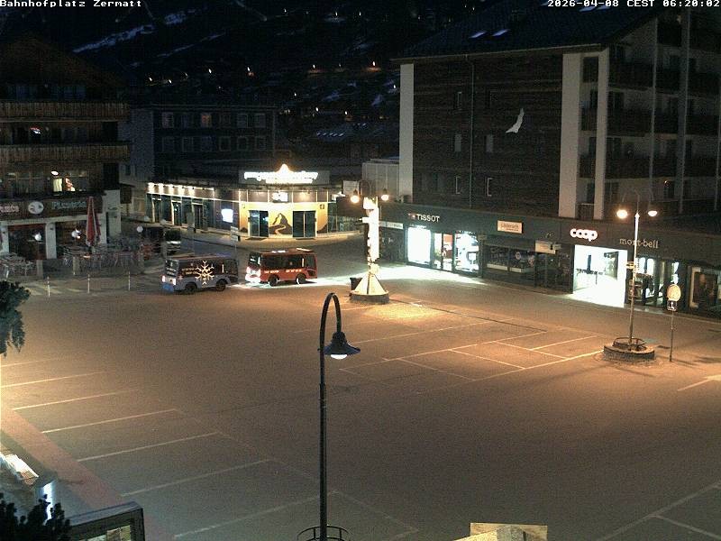 Archiv Foto Webcam Zermatt Bahnhofplatz