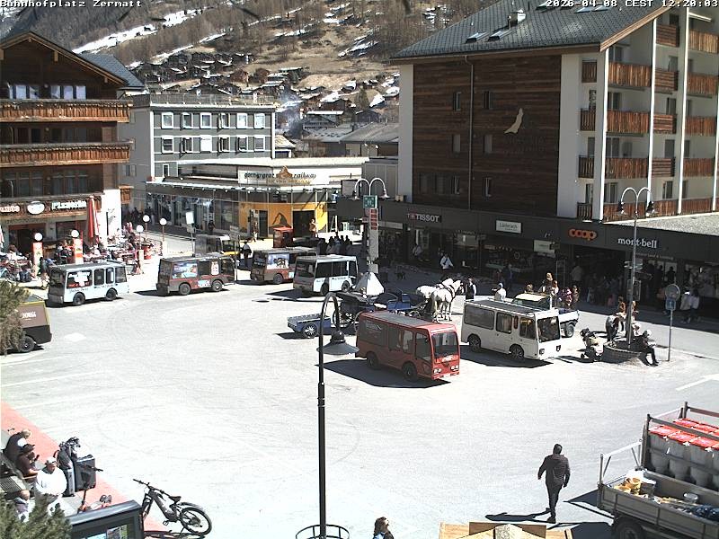 Archiv Foto Webcam Zermatt Bahnhofplatz