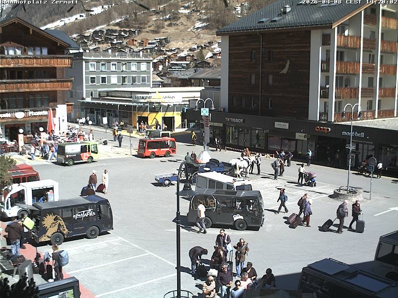 Archiv Foto Webcam Zermatt Bahnhofplatz