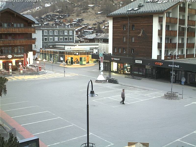 Archived image Webcam Zermatt Railway station