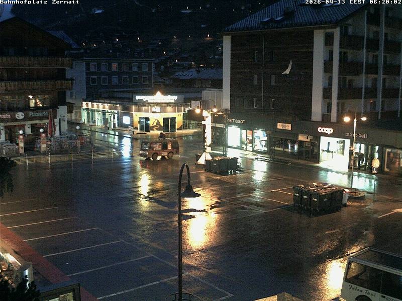 Archiv Foto Webcam Zermatt Bahnhofplatz
