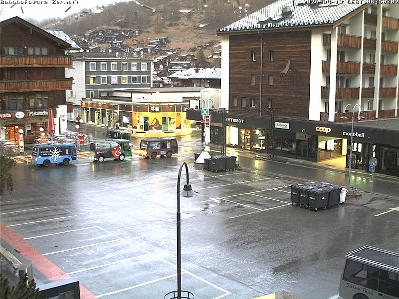 Archiv Foto Webcam Zermatt Bahnhofplatz