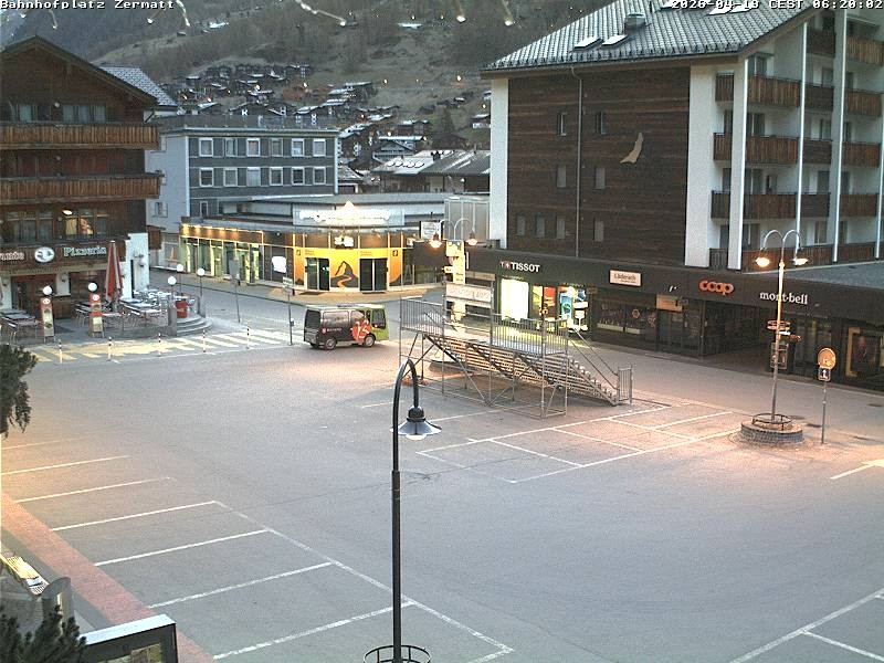 Archiv Foto Webcam Zermatt Bahnhofplatz