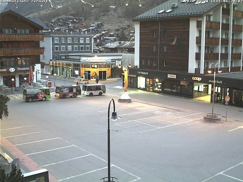 Archiv Foto Webcam Zermatt Bahnhofplatz