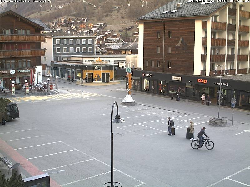 Archiv Foto Webcam Zermatt Bahnhofplatz