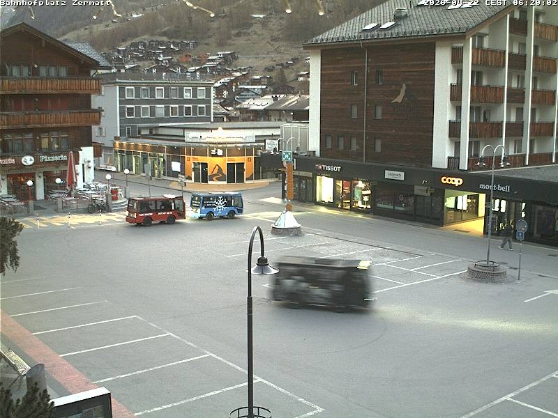 Archiv Foto Webcam Zermatt Bahnhofplatz