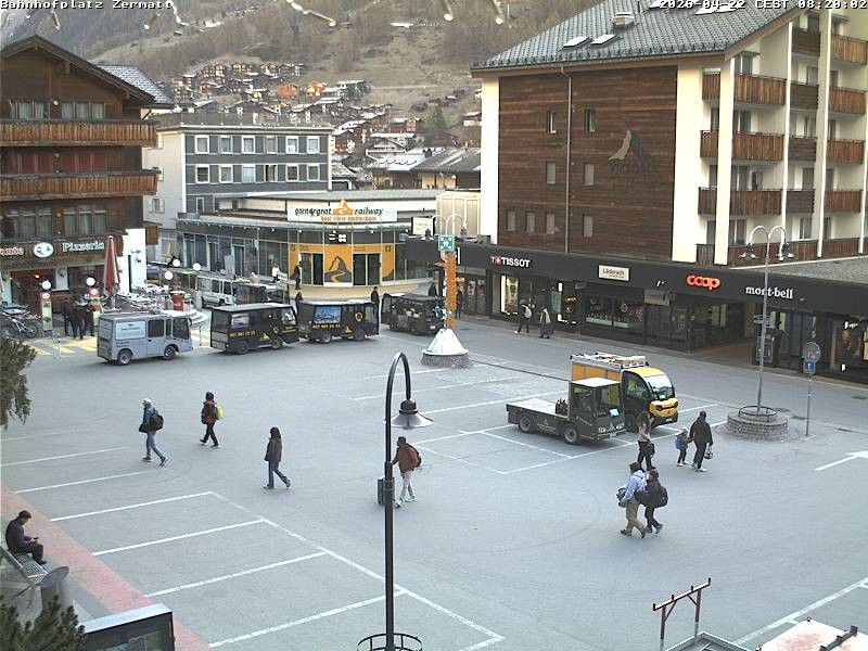 Archiv Foto Webcam Zermatt Bahnhofplatz