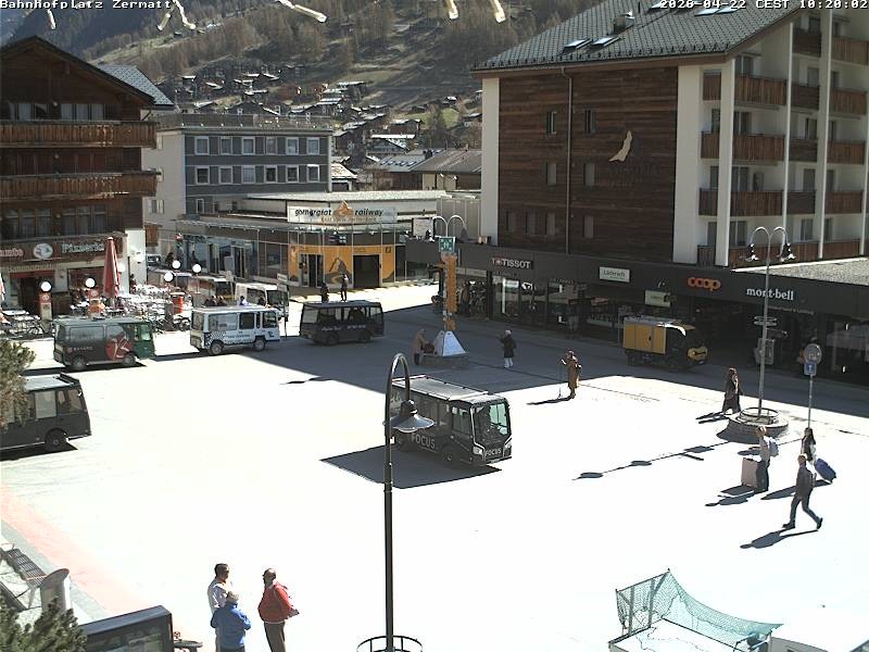 Archiv Foto Webcam Zermatt Bahnhofplatz