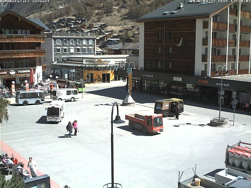 Archiv Foto Webcam Zermatt Bahnhofplatz