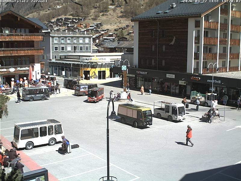 Archiv Foto Webcam Zermatt Bahnhofplatz