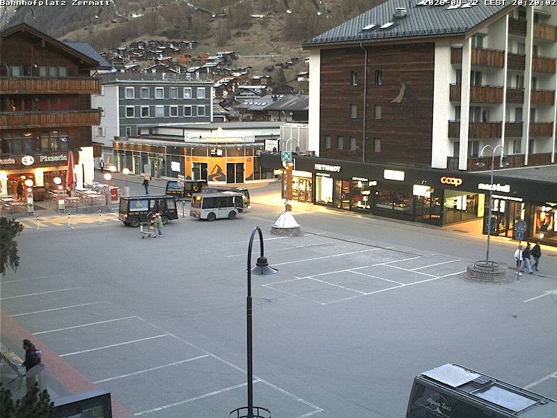 Archiv Foto Webcam Zermatt Bahnhofplatz