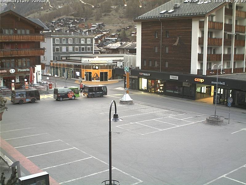 Archiv Foto Webcam Zermatt Bahnhofplatz
