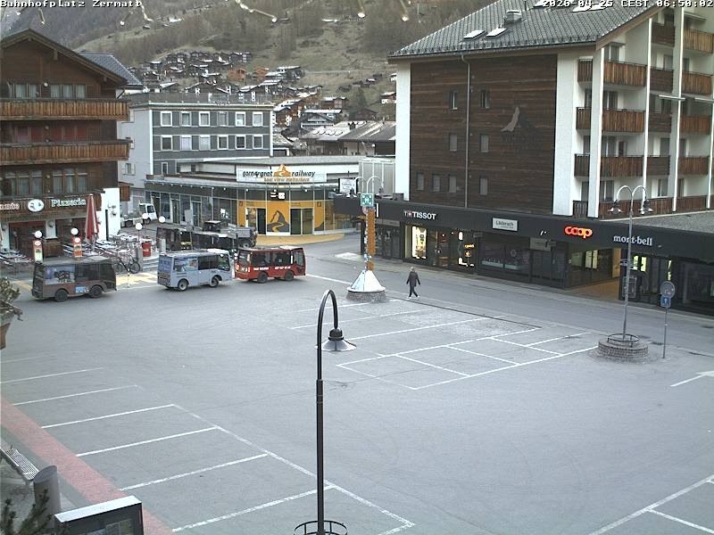 Archiv Foto Webcam Zermatt Bahnhofplatz
