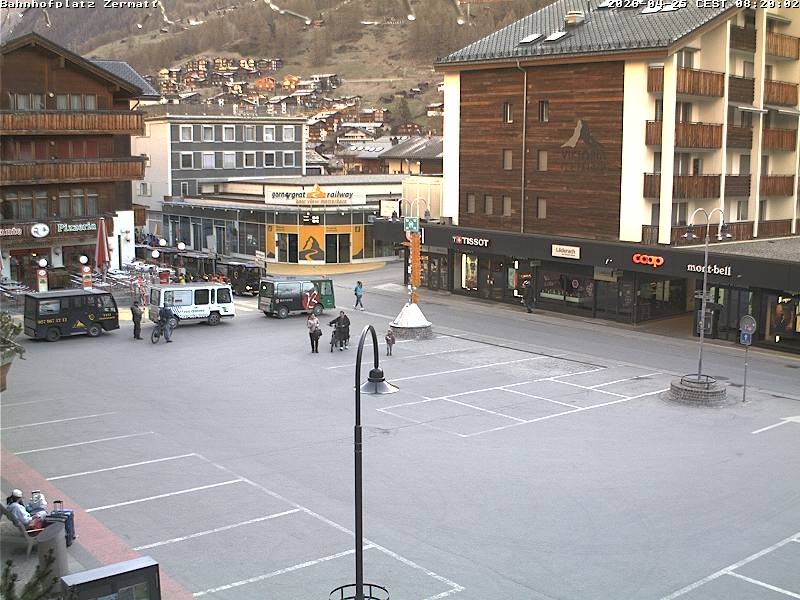 Archiv Foto Webcam Zermatt Bahnhofplatz