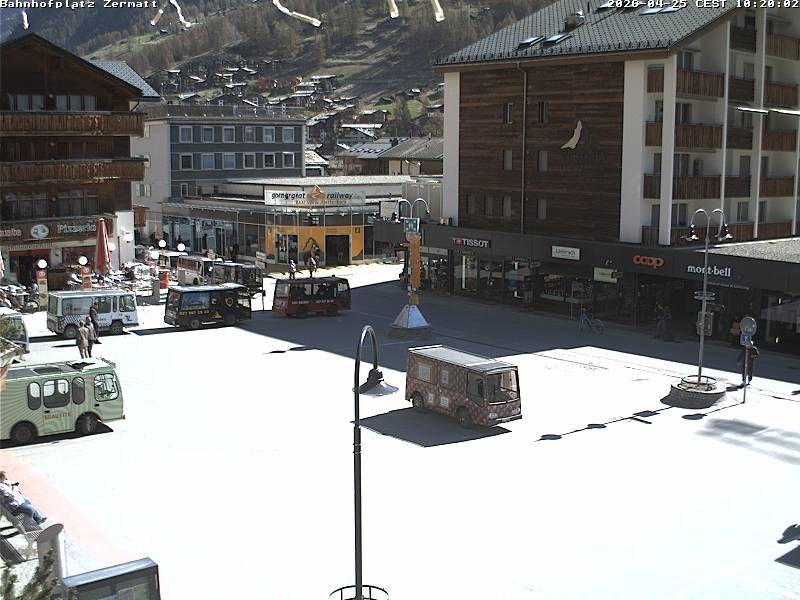 Archiv Foto Webcam Zermatt Bahnhofplatz