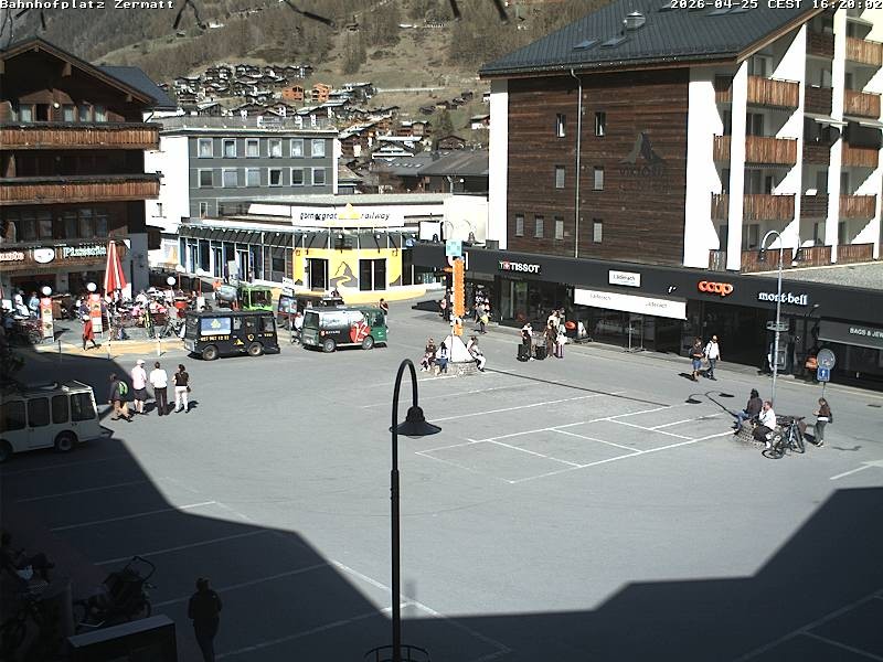 Archiv Foto Webcam Zermatt Bahnhofplatz
