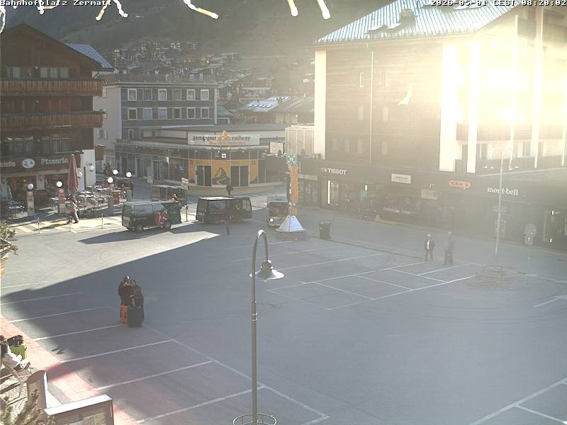 Archiv Foto Webcam Zermatt Bahnhofplatz