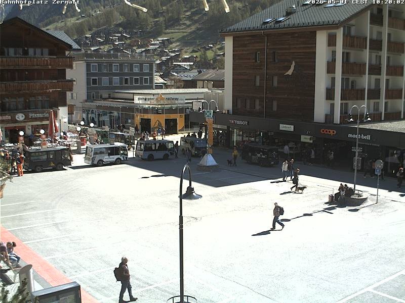 Archiv Foto Webcam Zermatt Bahnhofplatz