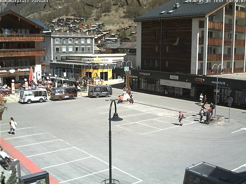 Archiv Foto Webcam Zermatt Bahnhofplatz